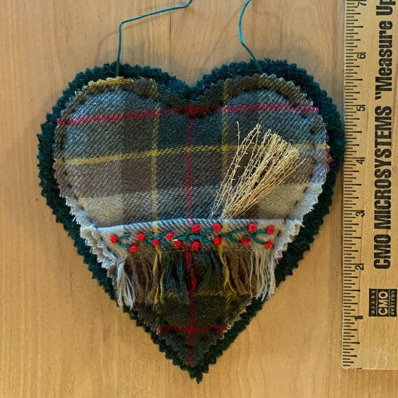 POCKET HEART 100% Wool Christmas Ornament - Picture 4 of 4